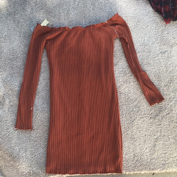 Dresss - Picture 2 of 2